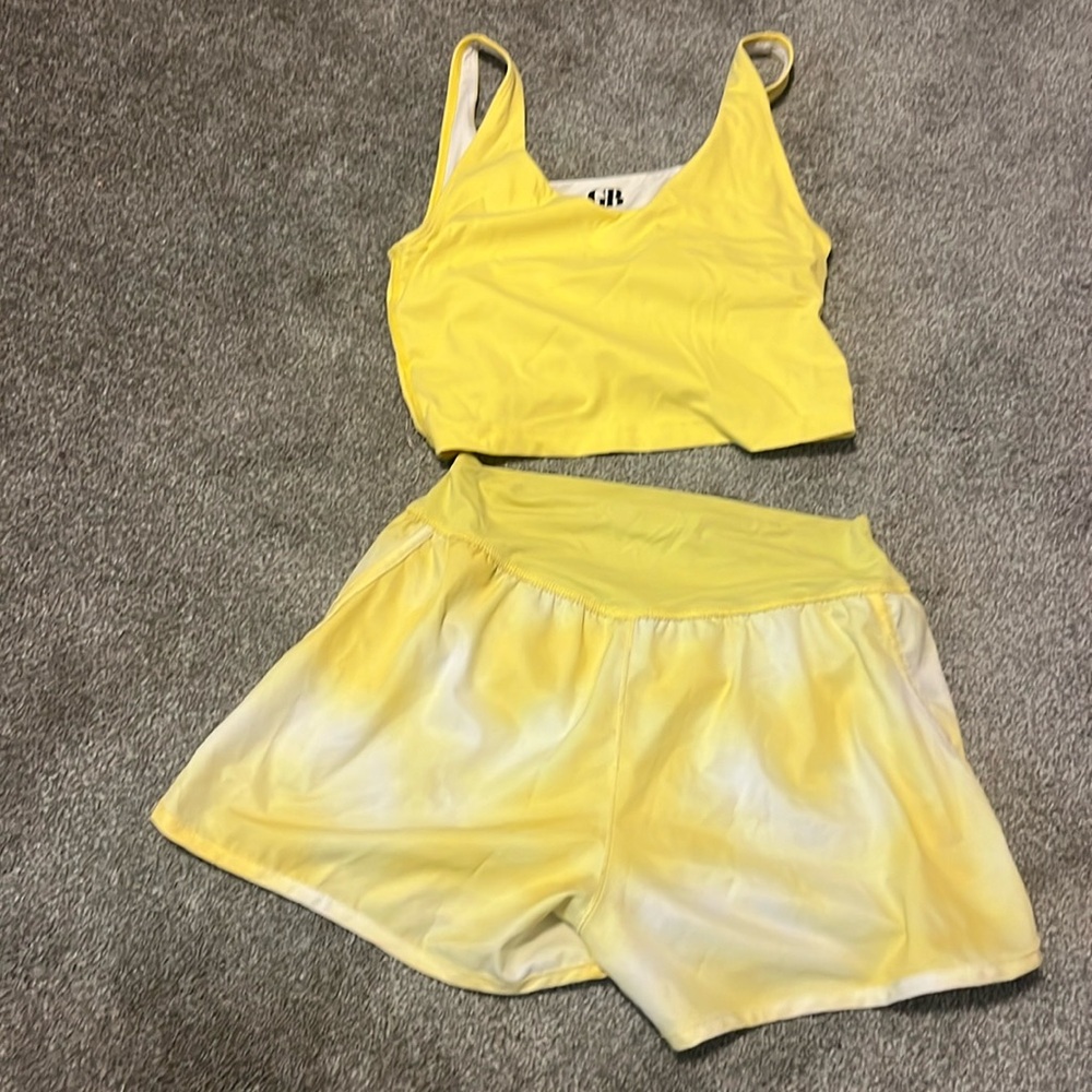 Yellow workout set!